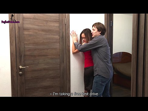 ❤️ Sexy Realtor Sensually Jerks Kanyang Puke at Fucks Habang Nagbebenta ng Kanyang Apartment - Krempai ️ Porno sa amin ️❤